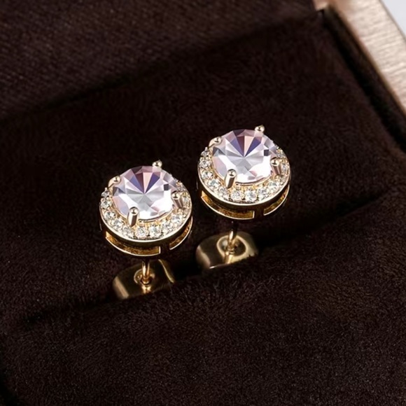 9 Karat Gold Cubic Zirconia Stud Earrings - Picture 3 of 5